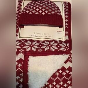 Tahari Beanie and Blanket Set